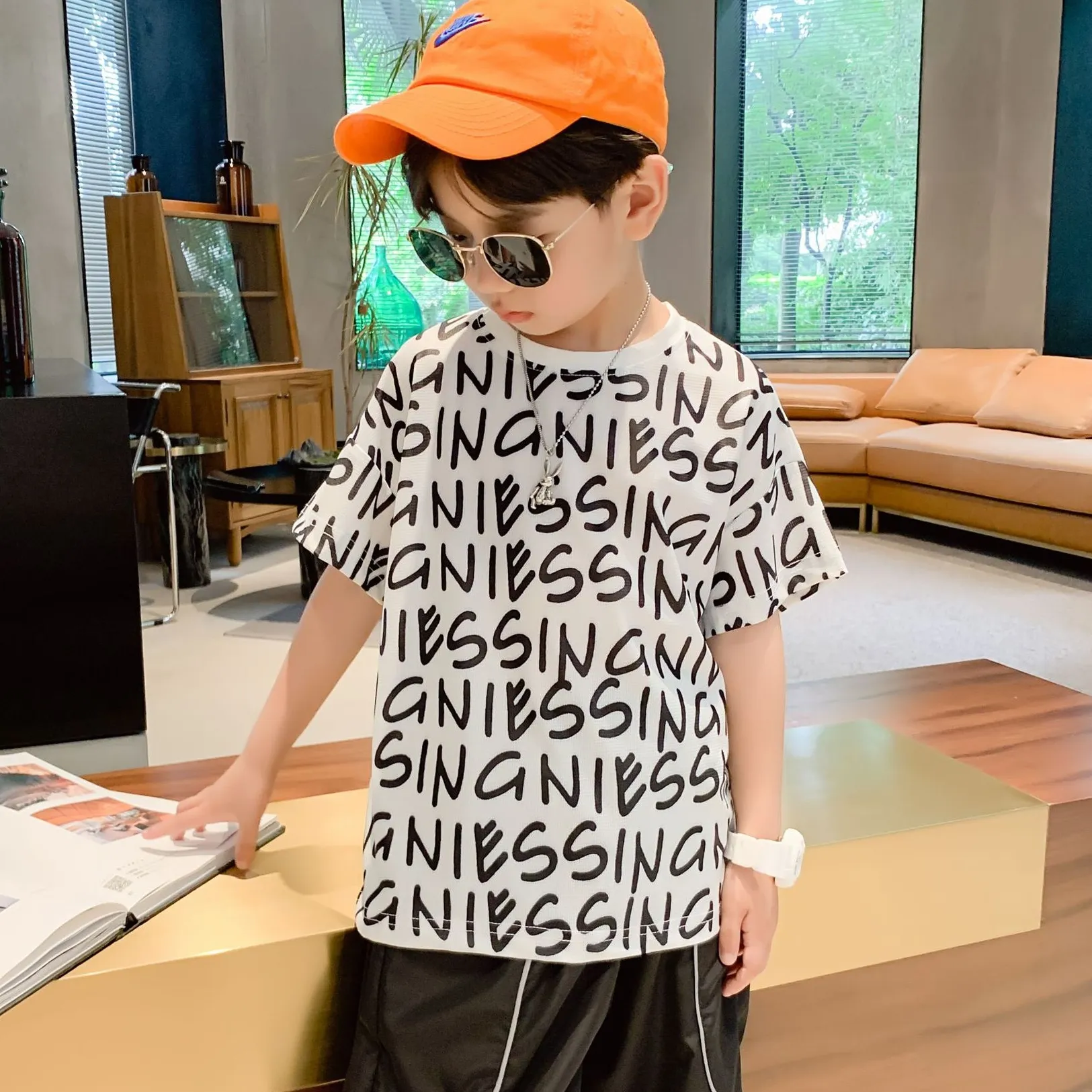 【110-160】お洒落感アップ ストリート系 アルファベット ファッション 男の子 Ｔシャツ