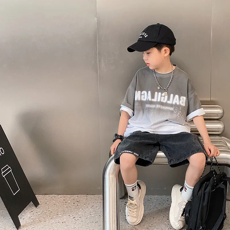 【110-160cm】韓国系 アルファベット プリント グラデーション色  男の子 トップス