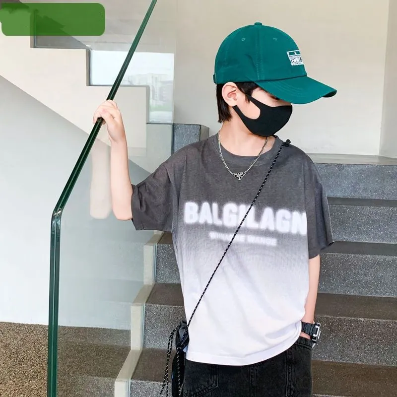 【110-160cm】韓国系 アルファベット プリント グラデーション色  男の子 トップス