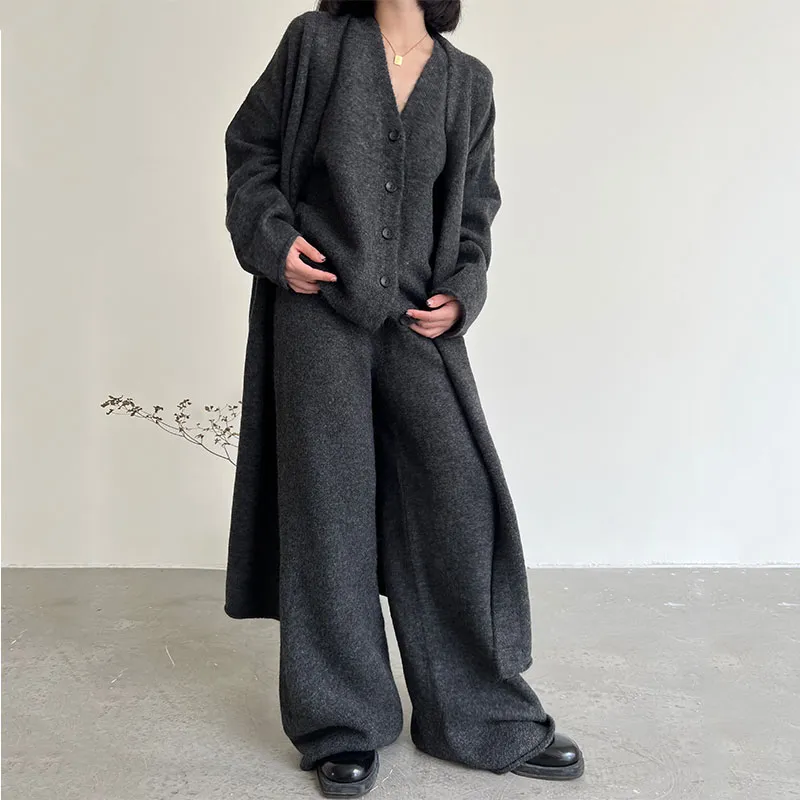 おしゃれ度高め  きれいめ系 定番 Vネックベスト+長袖 カーディガン+無地 パンツ  三点セット