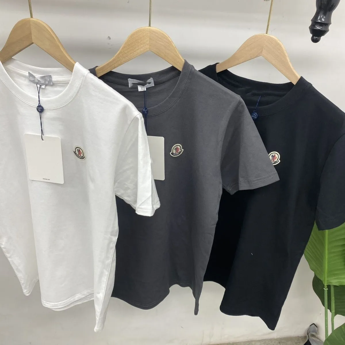 夏 定番 カジュアル 3色選べる ラウンドネック 刺繍 コットン ゆったり 通気性 トップス Tシャツ