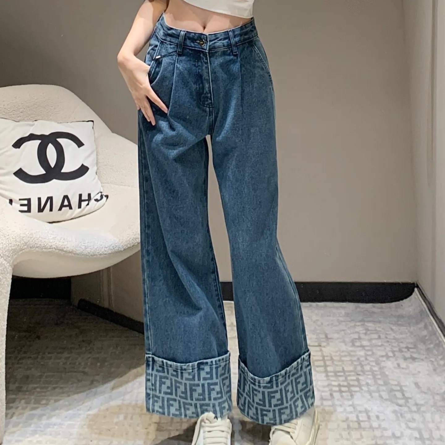 『S-L』早春 新作 スリム見え 脚長効果 レーザーカット 巻き上げ ストレート ジーンズ