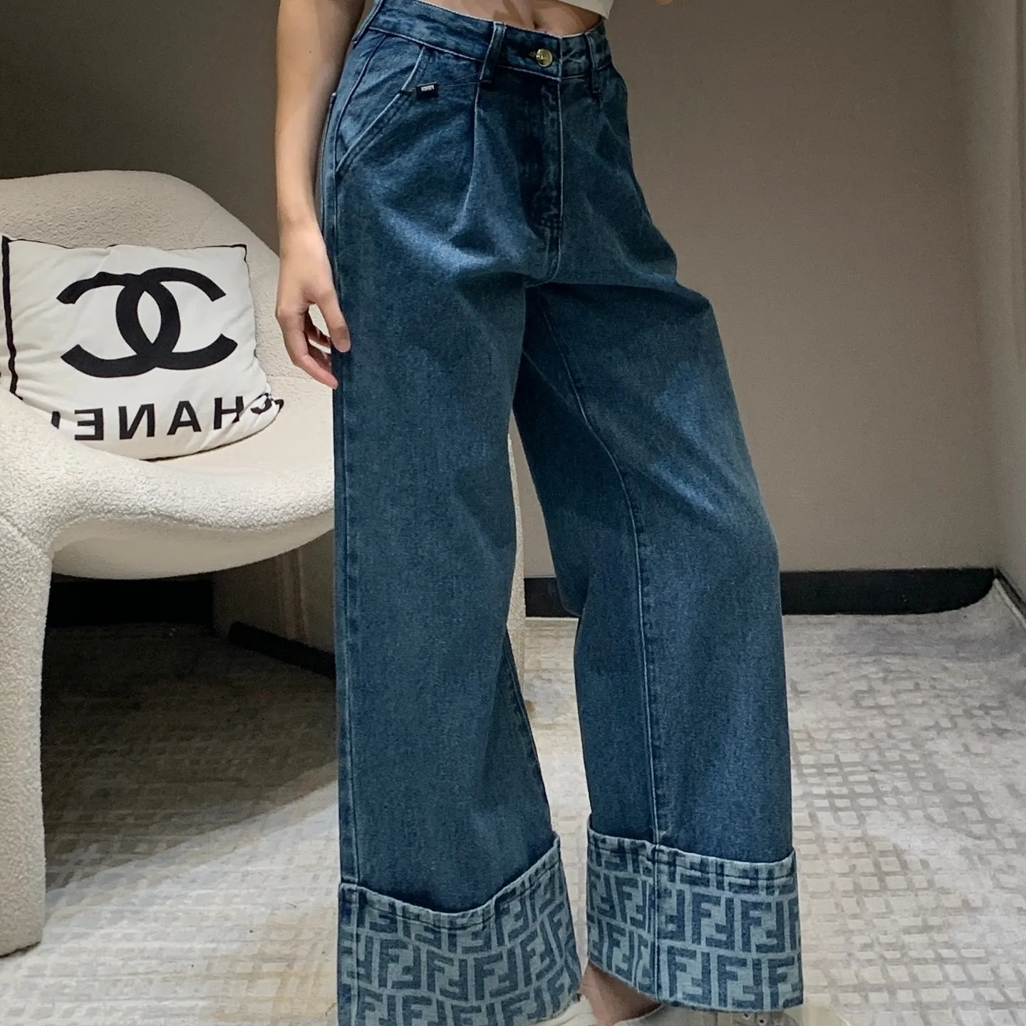 『S-L』早春 新作 スリム見え 脚長効果 レーザーカット 巻き上げ ストレート ジーンズ