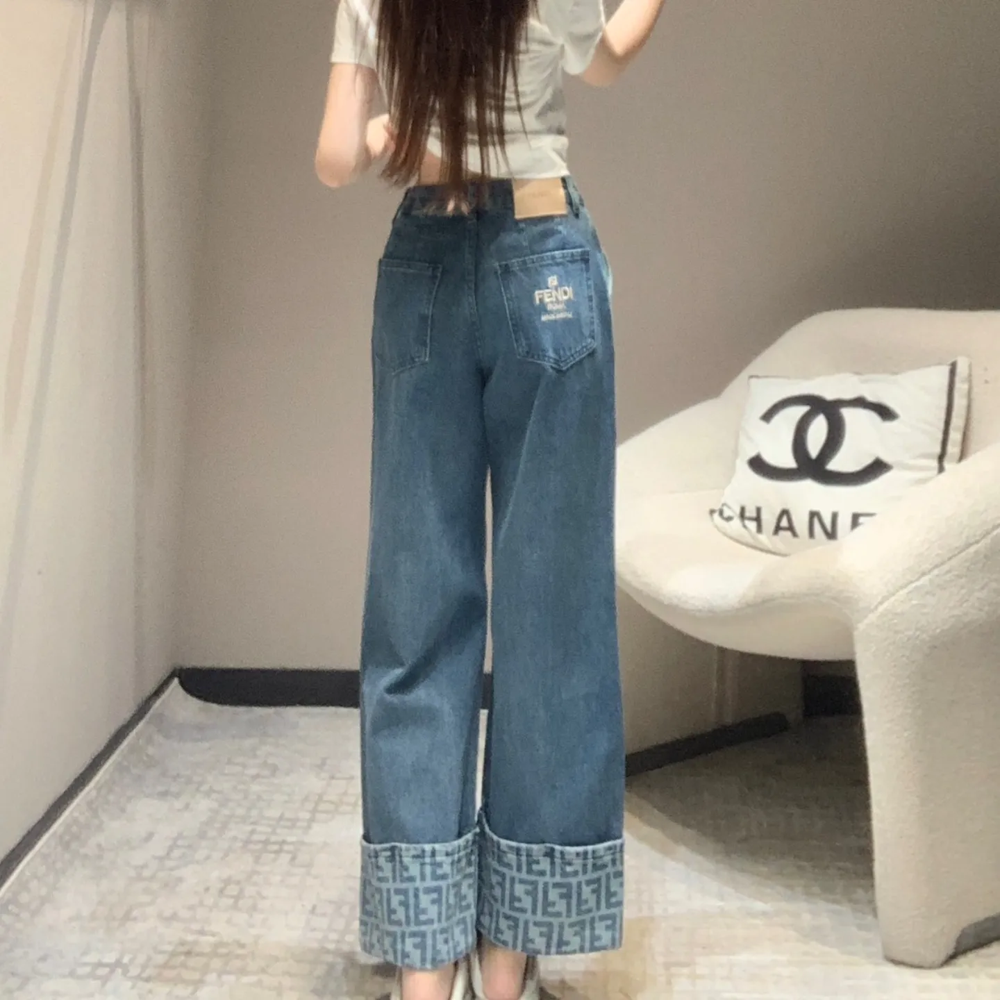 『S-L』早春 新作 スリム見え 脚長効果 レーザーカット 巻き上げ ストレート ジーンズ