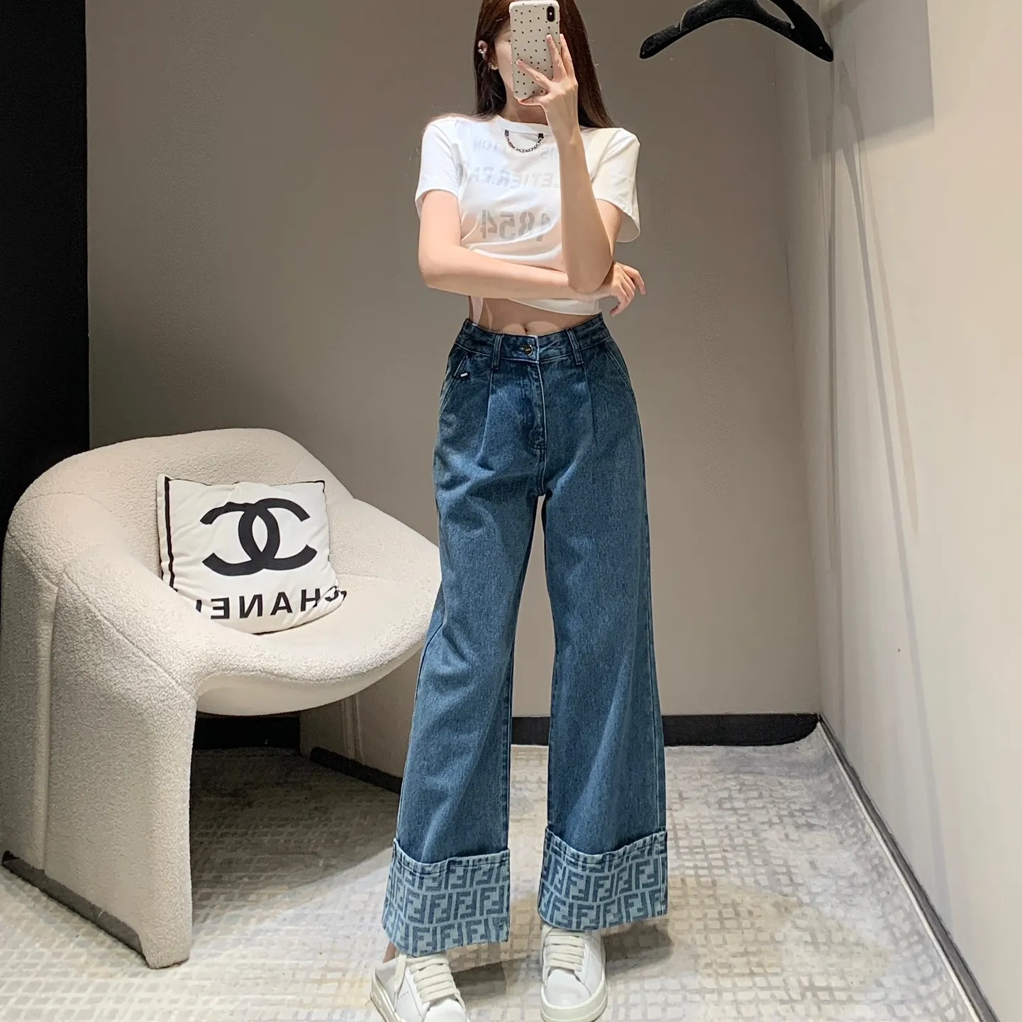 『S-L』早春 新作 スリム見え 脚長効果 レーザーカット 巻き上げ ストレート ジーンズ