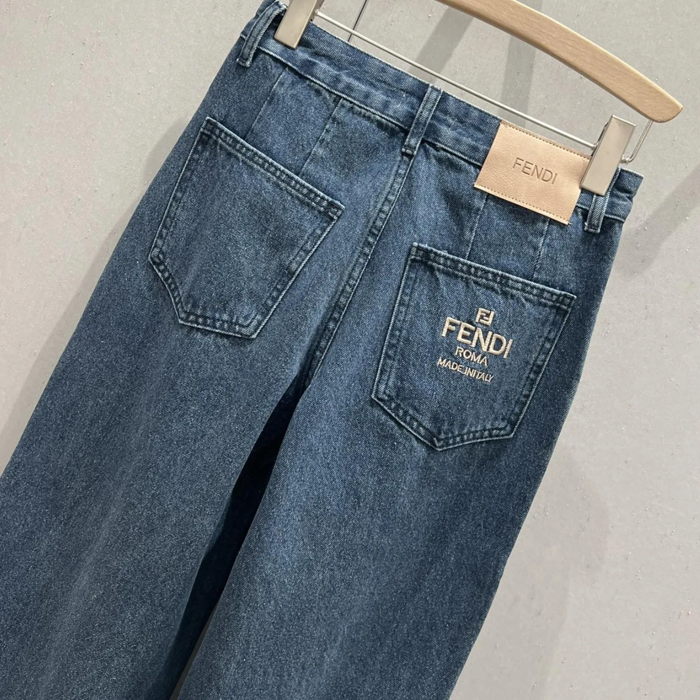 『S-L』早春 新作 スリム見え 脚長効果 レーザーカット 巻き上げ ストレート ジーンズ