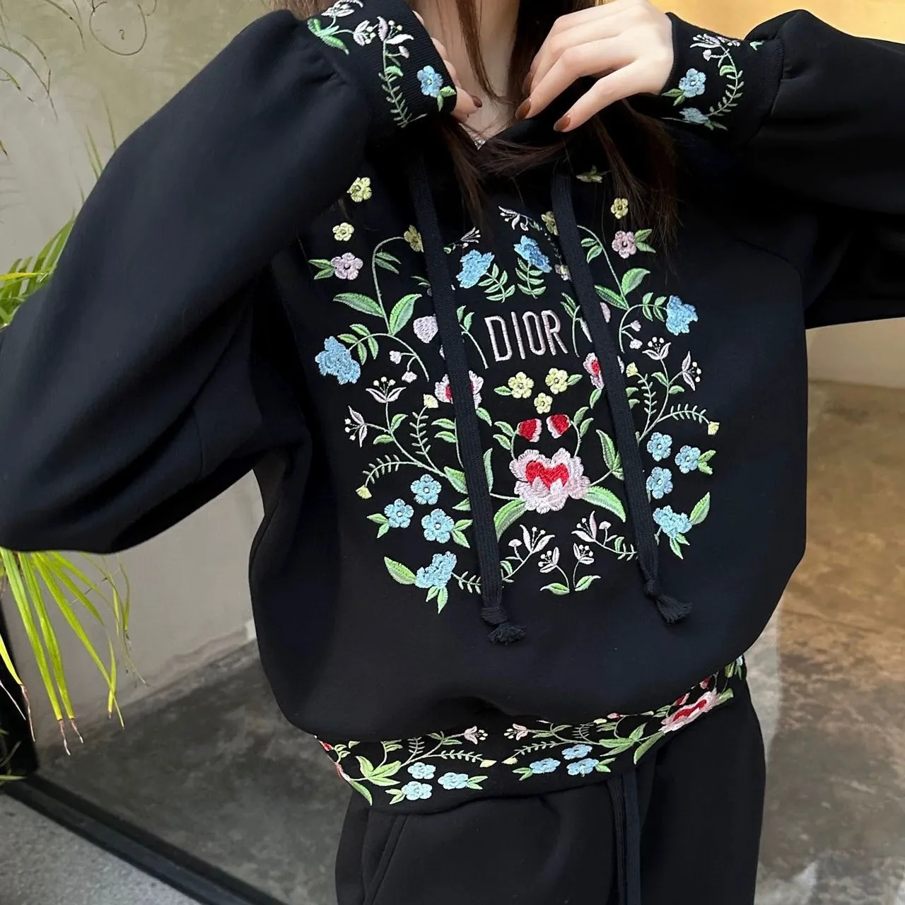 『S-L』新作 シンプル クール 刺繍入り フーディ付き スウェットシャツ スポーツパンツ セット