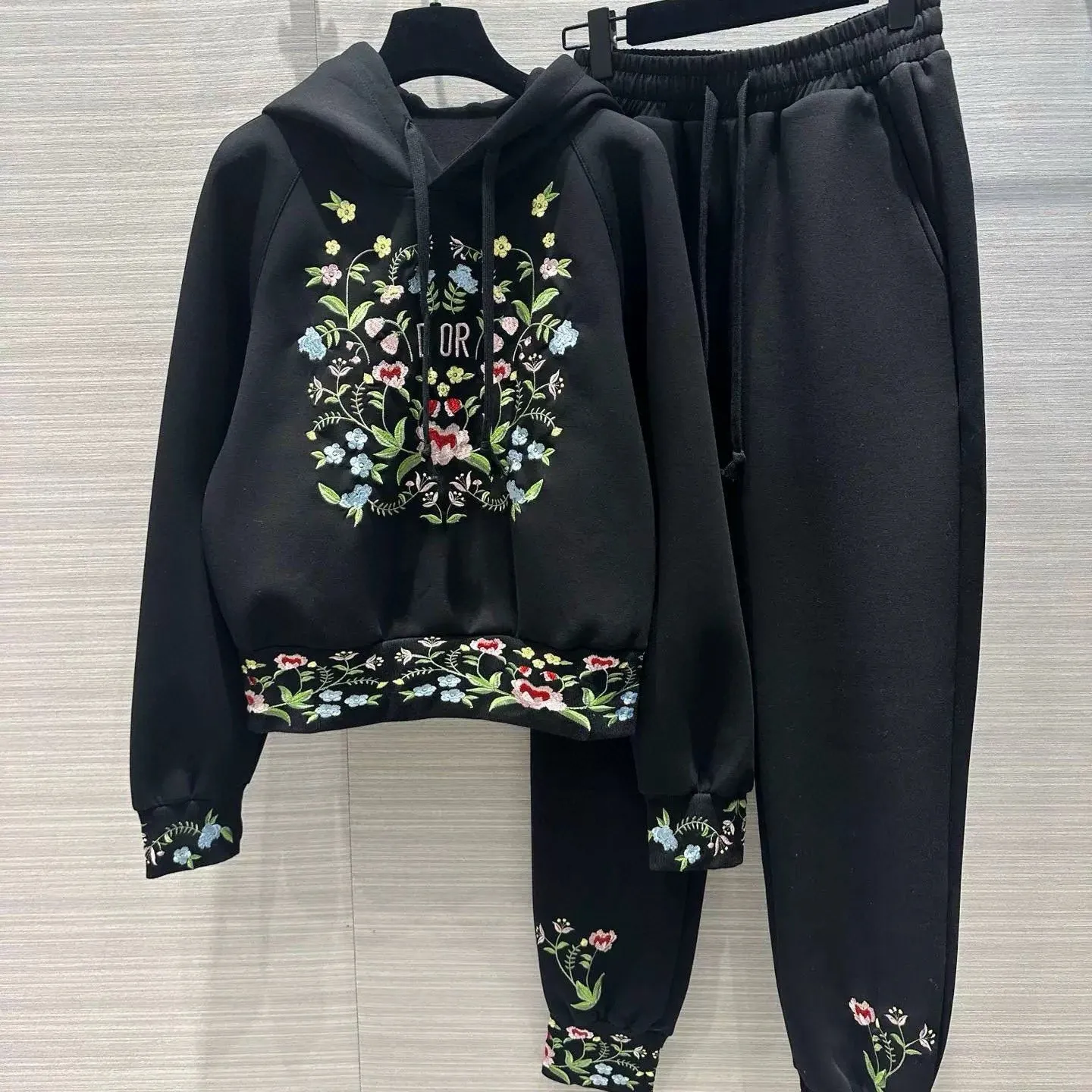 『S-L』新作 シンプル クール 刺繍入り フーディ付き スウェットシャツ スポーツパンツ セット