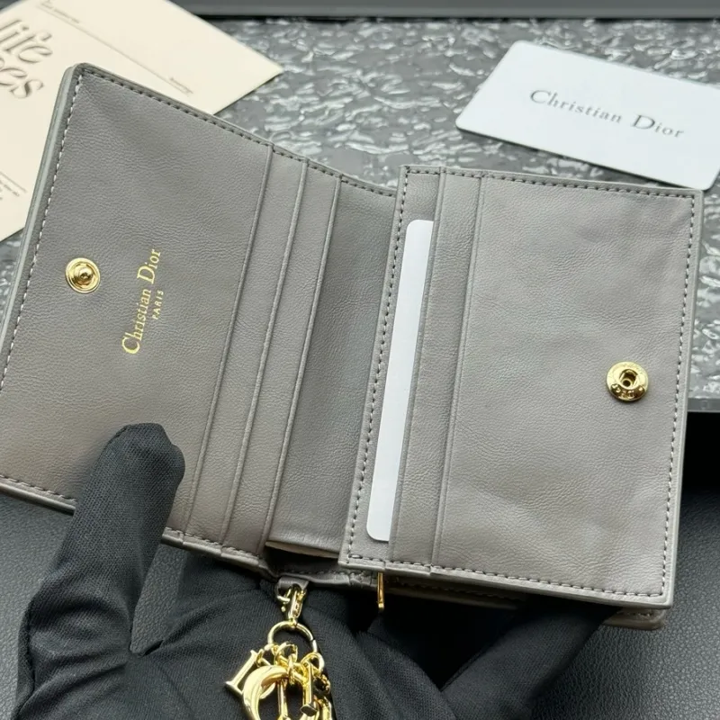 高級感 本革 正規品保証 クラシック デパート専用ギフトボックス付き 財布