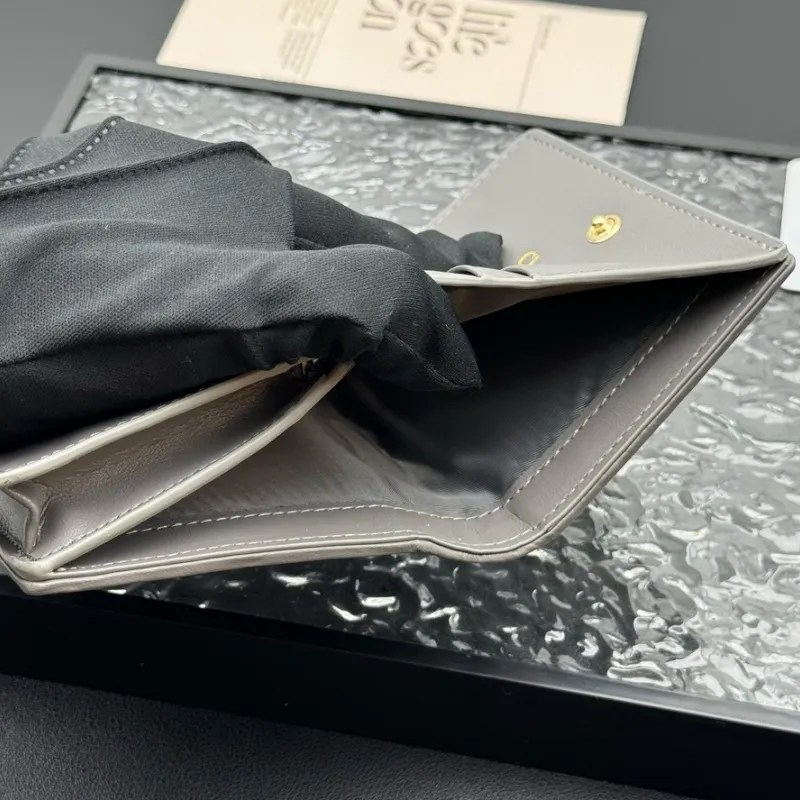 高級感 本革 正規品保証 クラシック デパート専用ギフトボックス付き 財布