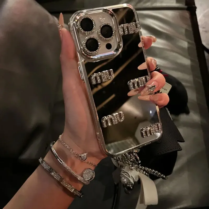 話題沸騰中 繊細 高品質 華やか スタイリッシュ ユニーク スマホチェーン付き 滑り止め スマホケース