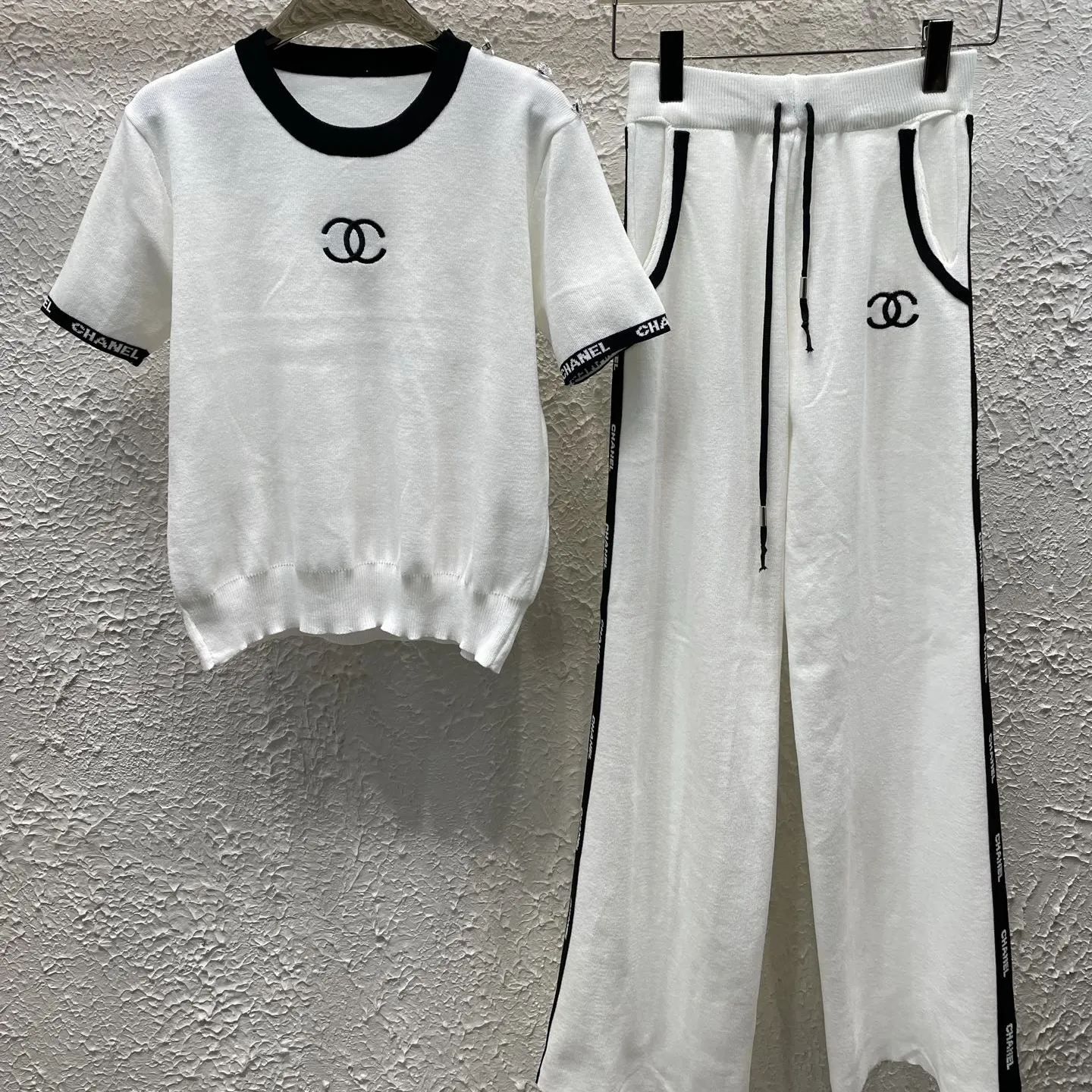 『フリーサイズ』春の新作 刺繍入り ダブルC ニット半袖 ロングパンツ 2点セット