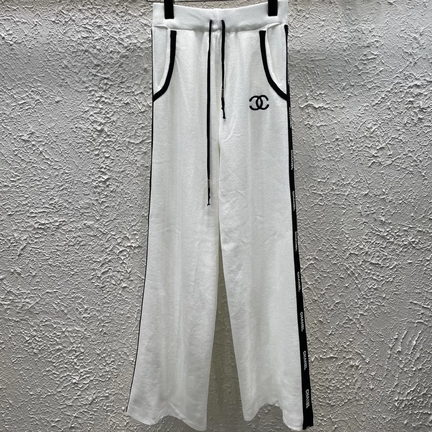 『フリーサイズ』春の新作 刺繍入り ダブルC ニット半袖 ロングパンツ 2点セット