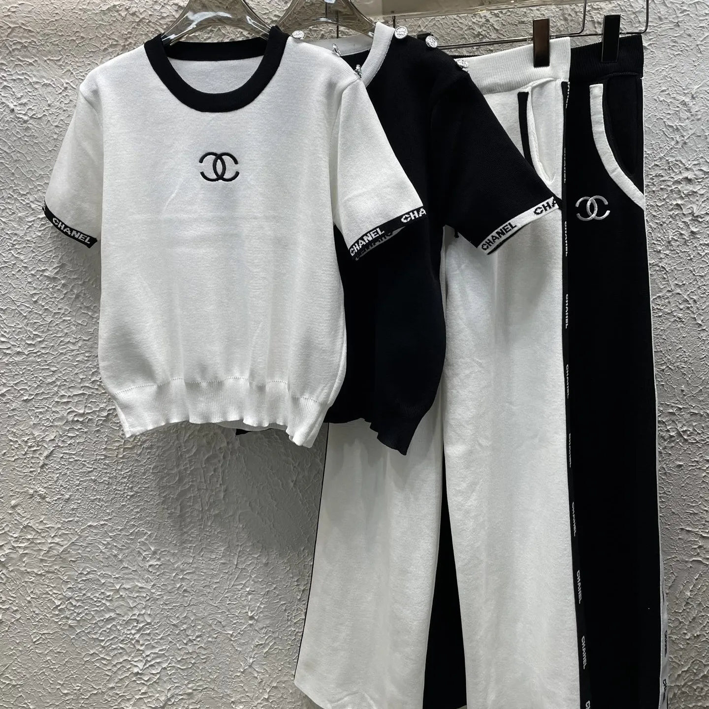 『フリーサイズ』春の新作 刺繍入り ダブルC ニット半袖 ロングパンツ 2点セット