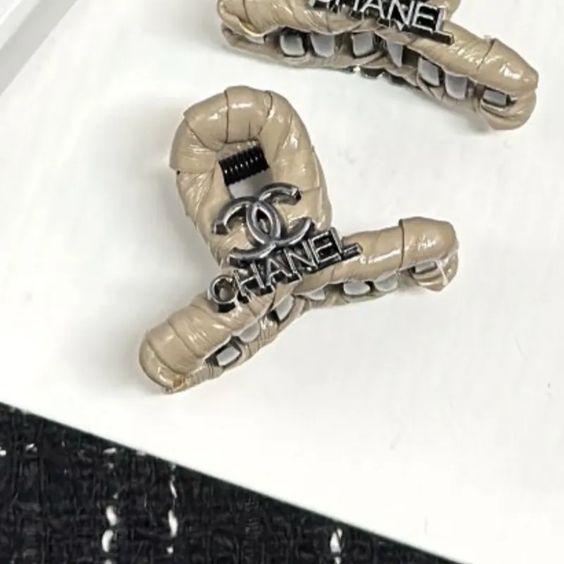 高級感 シンプル クラシック モダン エレガント 繊細 スタイリッシュヘアクリップ