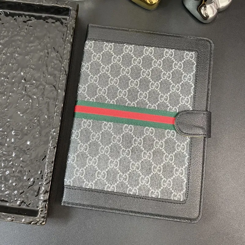 人気上昇中 シンプル スタイリッシュ クラシック 薄型 軽量 耐擦傷 高品質 iPad ケース