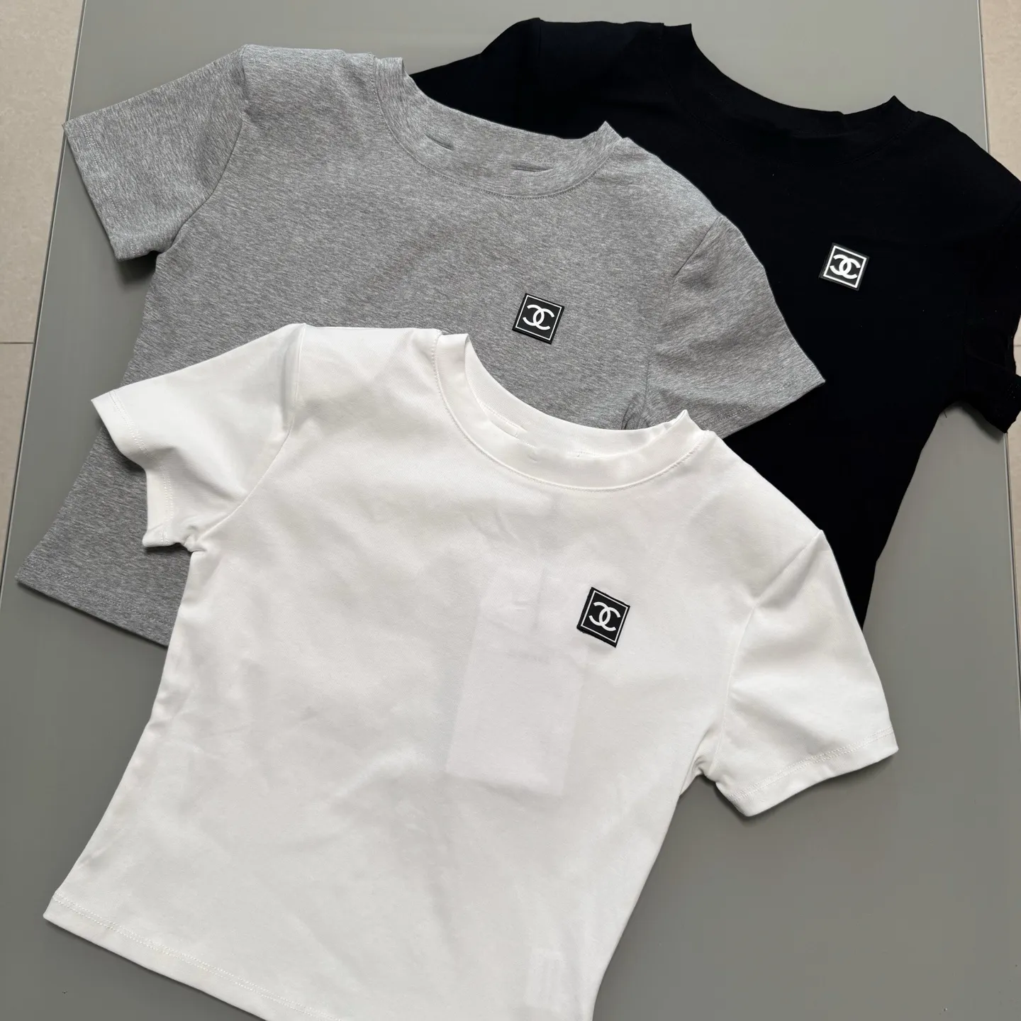 『S-2XL』目立つ 着心地良い ファッション 通気性 スリム 着瘦せ 合わせやすい Ｔシャツ