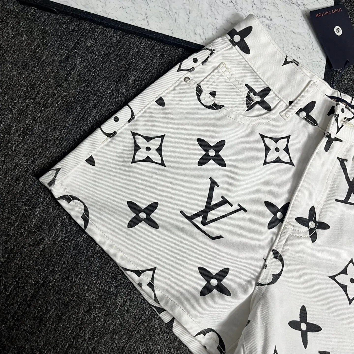 『S-XL』スタイルアップ間違いなし オシャレ度UP ホワイト プリント柄 デニムショートパンツ