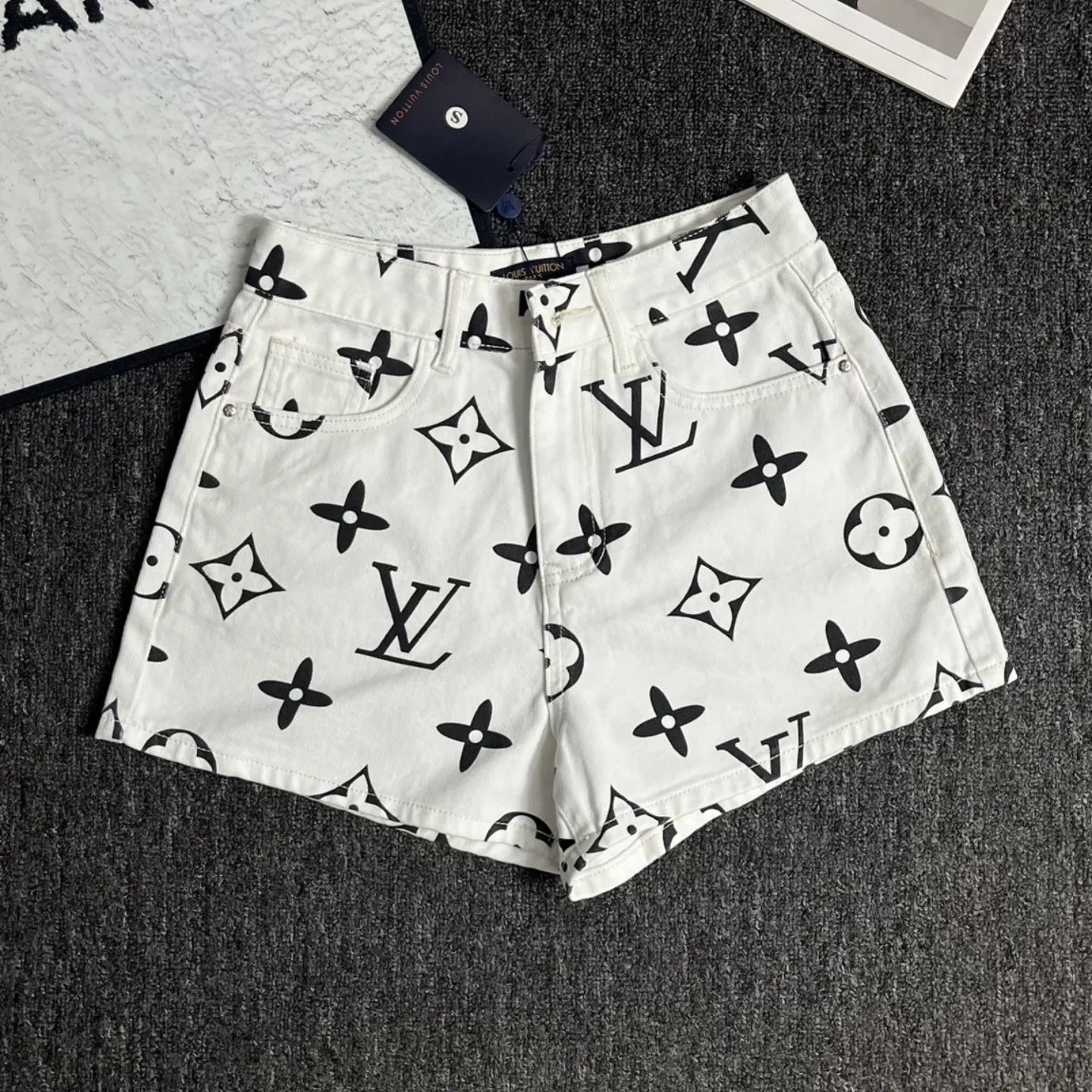 『S-XL』スタイルアップ間違いなし オシャレ度UP ホワイト プリント柄 デニムショートパンツ