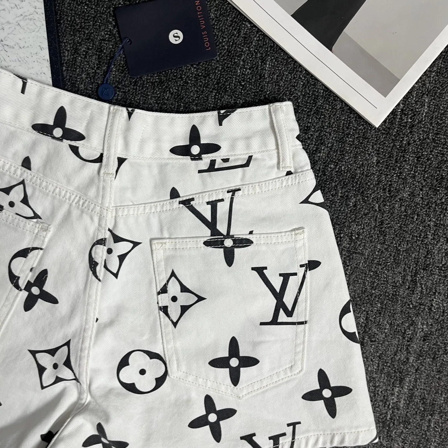 『S-XL』スタイルアップ間違いなし オシャレ度UP ホワイト プリント柄 デニムショートパンツ
