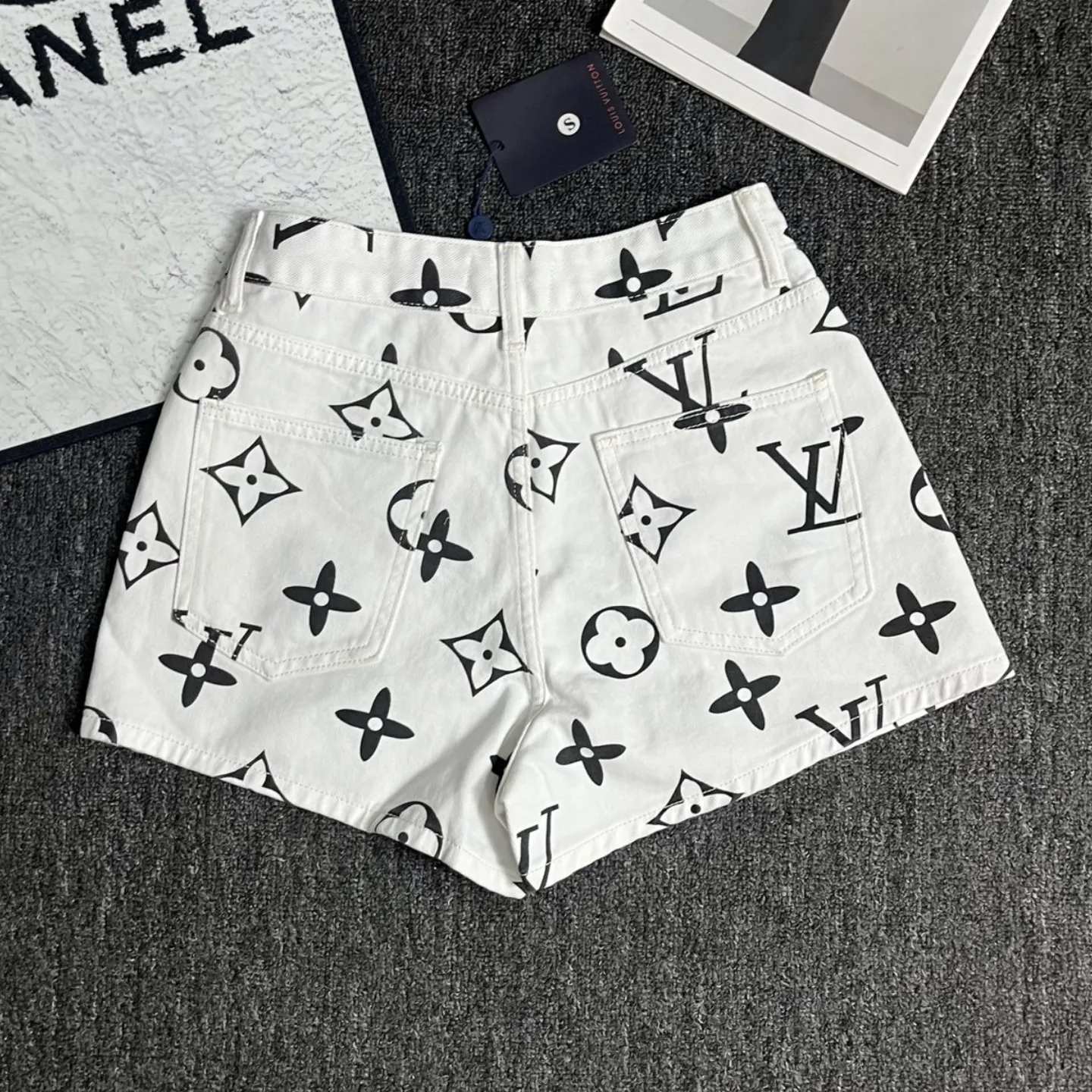 『S-XL』スタイルアップ間違いなし オシャレ度UP ホワイト プリント柄 デニムショートパンツ