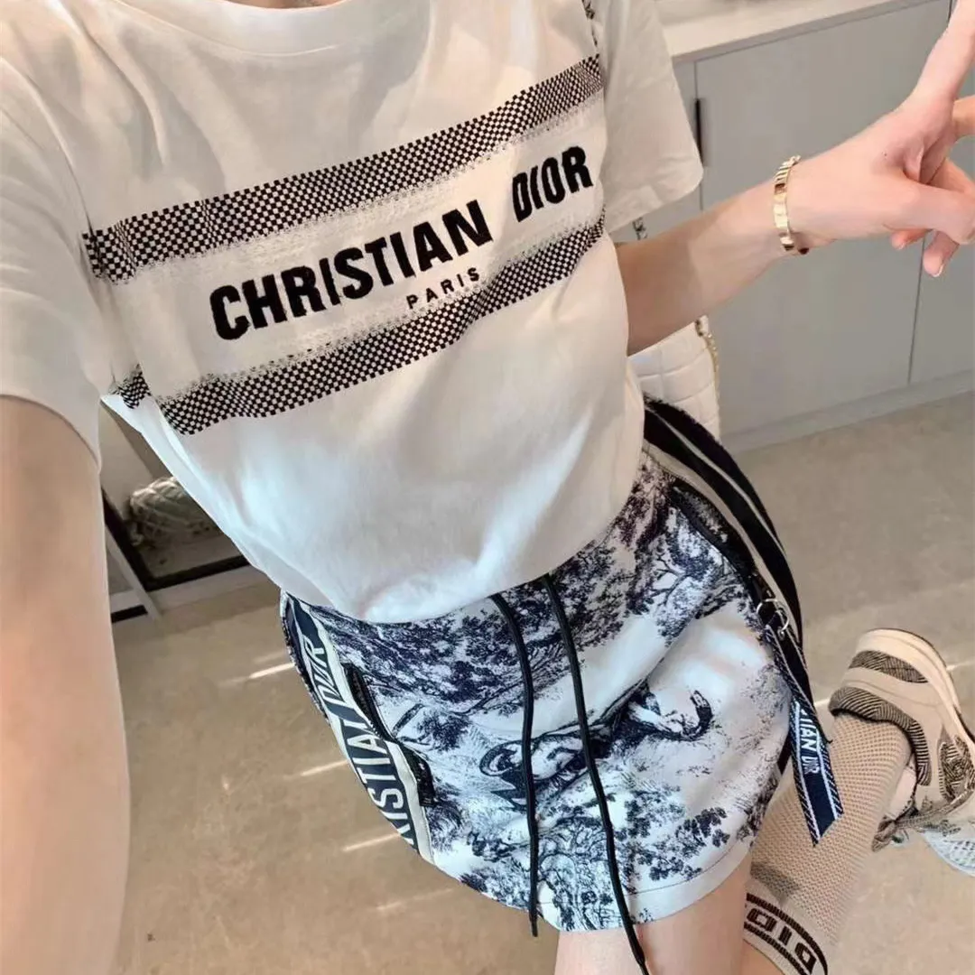 『S-L』デイリー使いに最適 コーディネートの主役 着回しNo.1 スタイルアップ間違いなし Ｔシャツ スカート