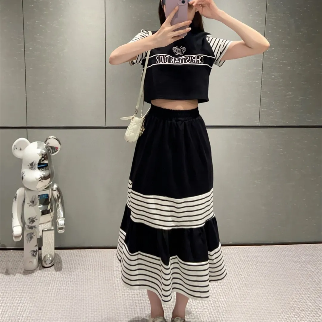 『S-L』新作 おしゃれ 上品 蝶モチーフ 刺繍デコ セットアップ Tシャツ スカートセット