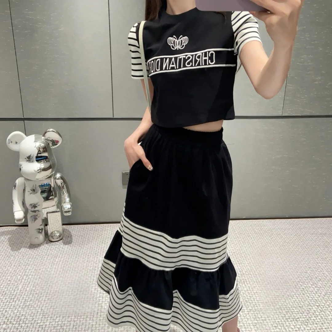 『S-L』新作 おしゃれ 上品 蝶モチーフ 刺繍デコ セットアップ Tシャツ スカートセット