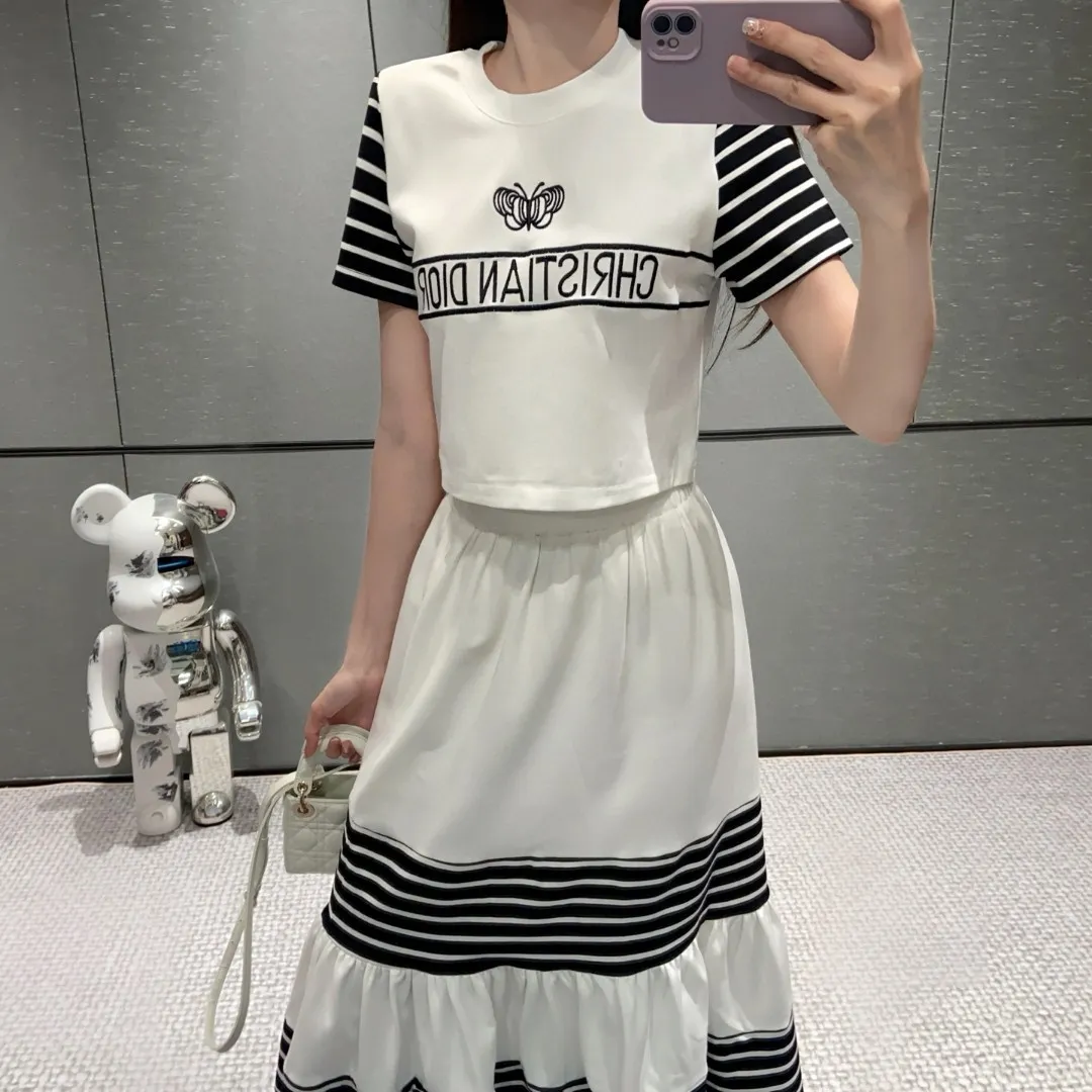 『S-L』新作 おしゃれ 上品 蝶モチーフ 刺繍デコ セットアップ Tシャツ スカートセット