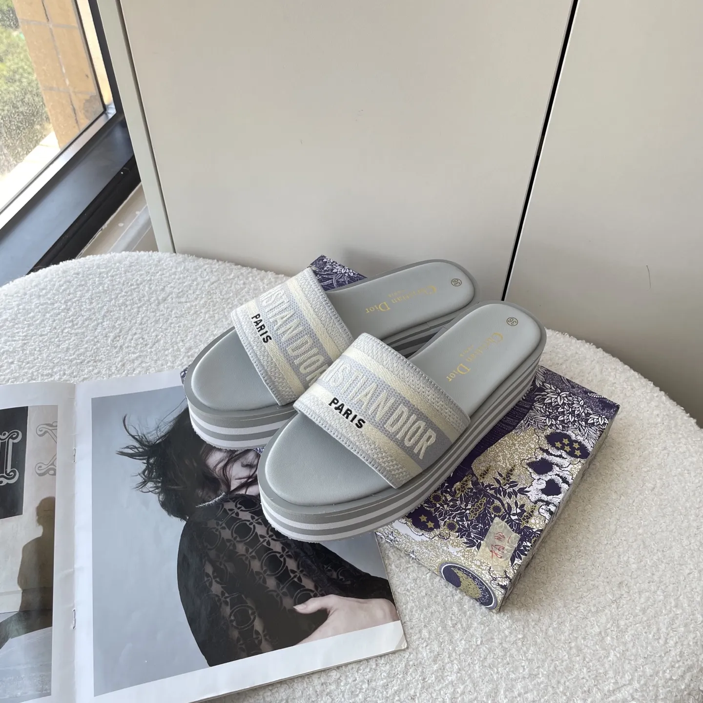 『35-42』洗練されたデザイン 大人可愛い リッチな仕上がり 合わせやすい 高品質 スリッパ