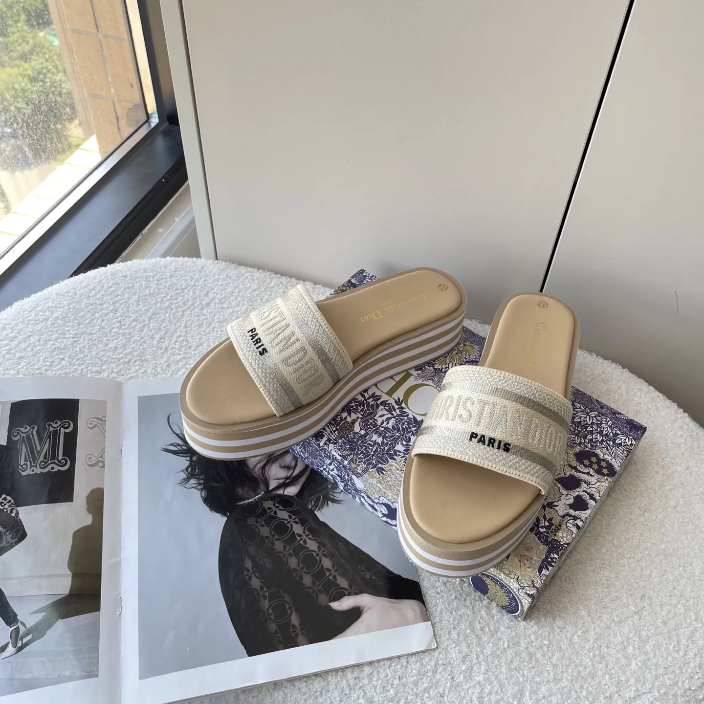 『35-42』洗練されたデザイン 大人可愛い リッチな仕上がり 合わせやすい 高品質 スリッパ