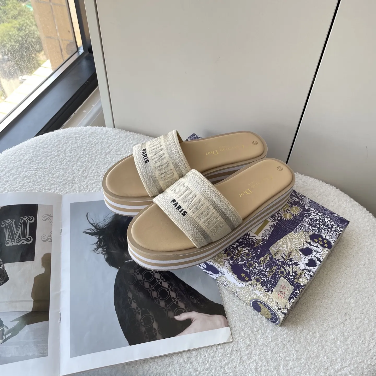 『35-42』洗練されたデザイン 大人可愛い リッチな仕上がり 合わせやすい 高品質 スリッパ