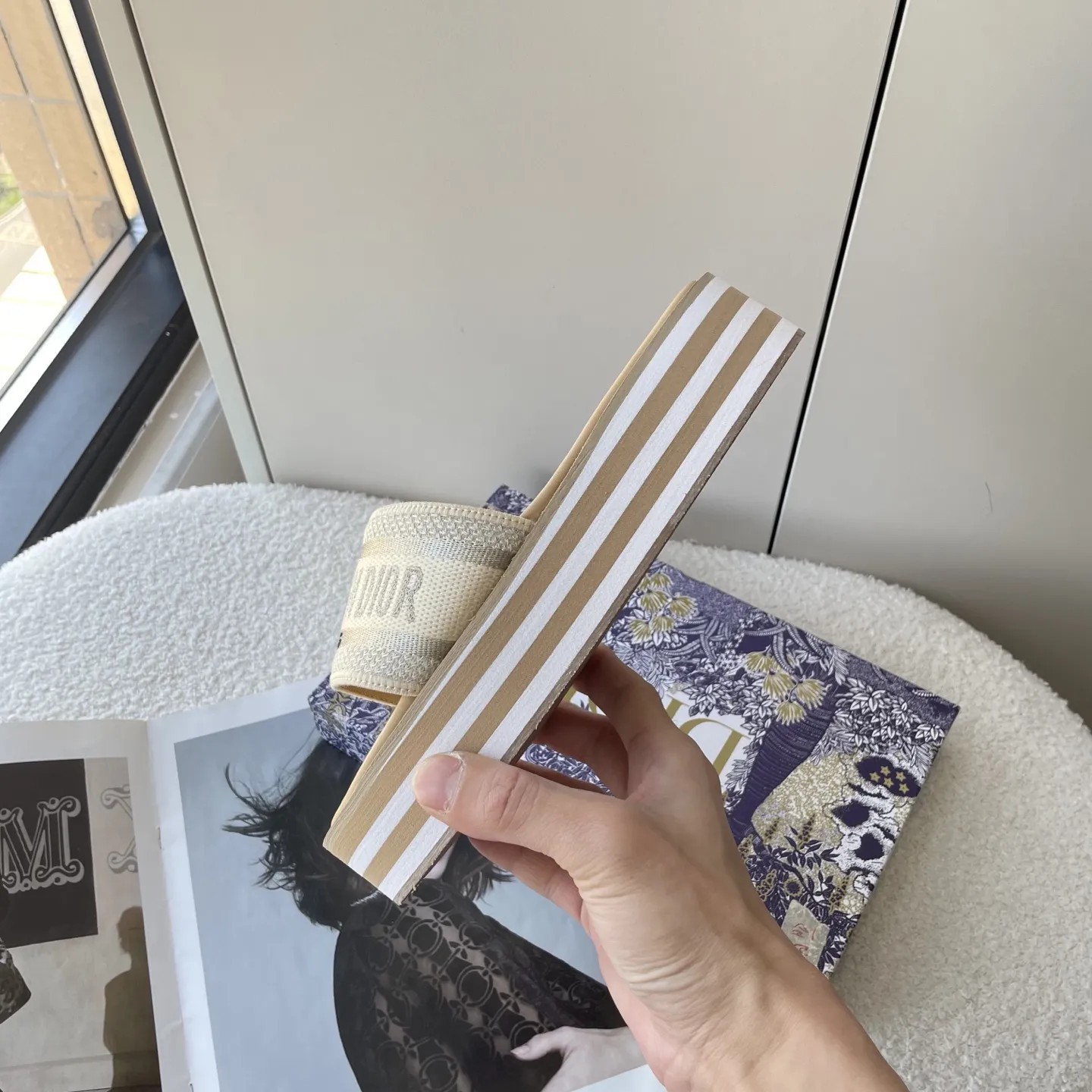 『35-42』洗練されたデザイン 大人可愛い リッチな仕上がり 合わせやすい 高品質 スリッパ