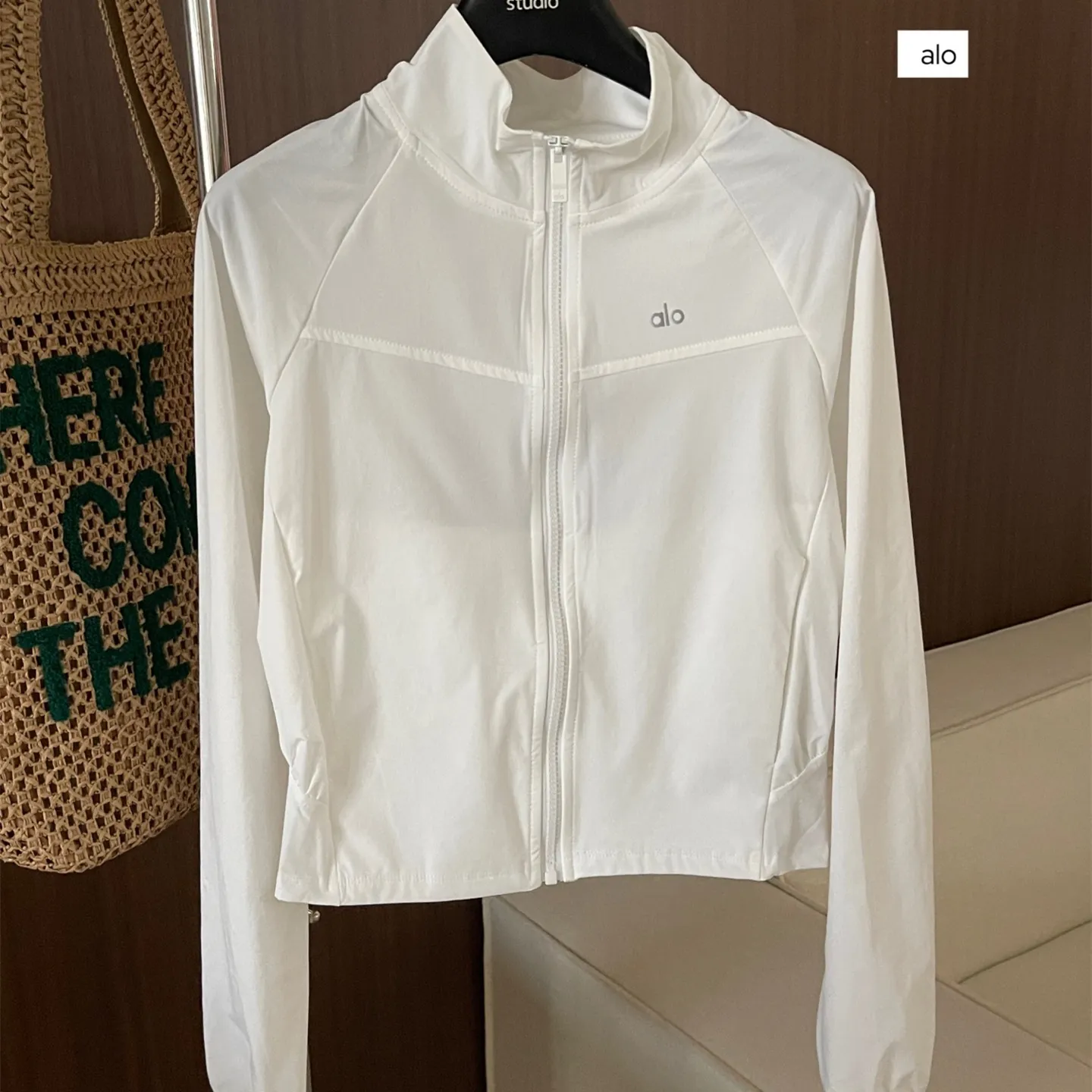 『S-L』テニス風 クール フィットカット 軽量 通気性生地 UVカット シルエット強調 アウター