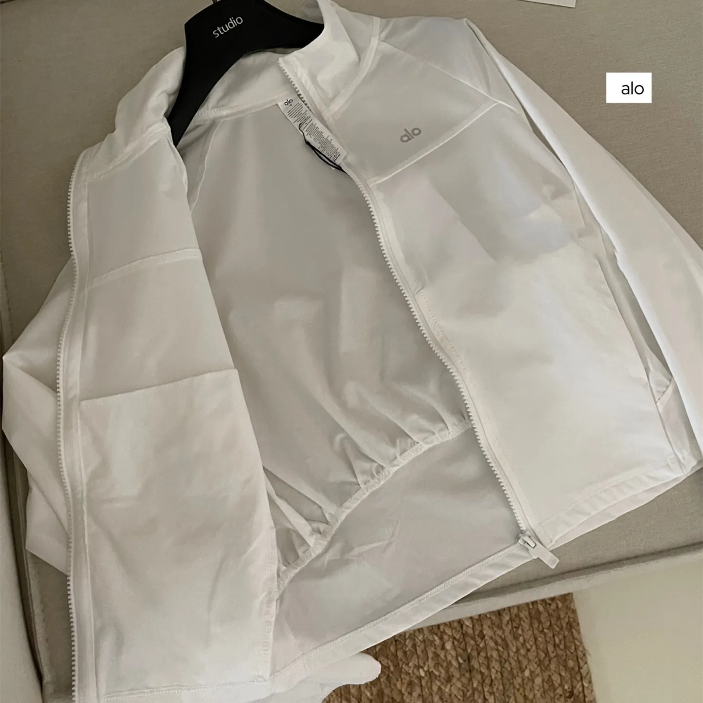 『S-L』テニス風 クール フィットカット 軽量 通気性生地 UVカット シルエット強調 アウター