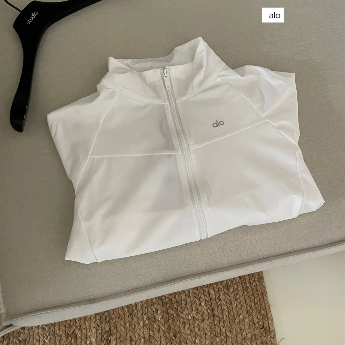 『S-L』テニス風 クール フィットカット 軽量 通気性生地 UVカット シルエット強調 アウター