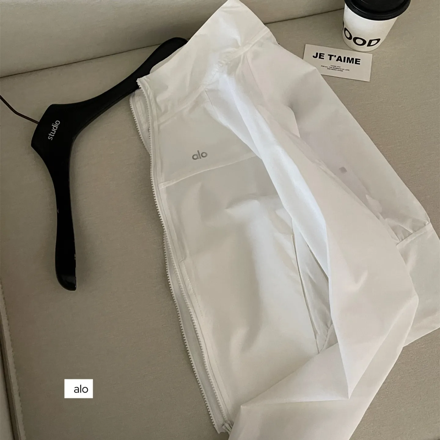 『S-L』テニス風 クール フィットカット 軽量 通気性生地 UVカット シルエット強調 アウター