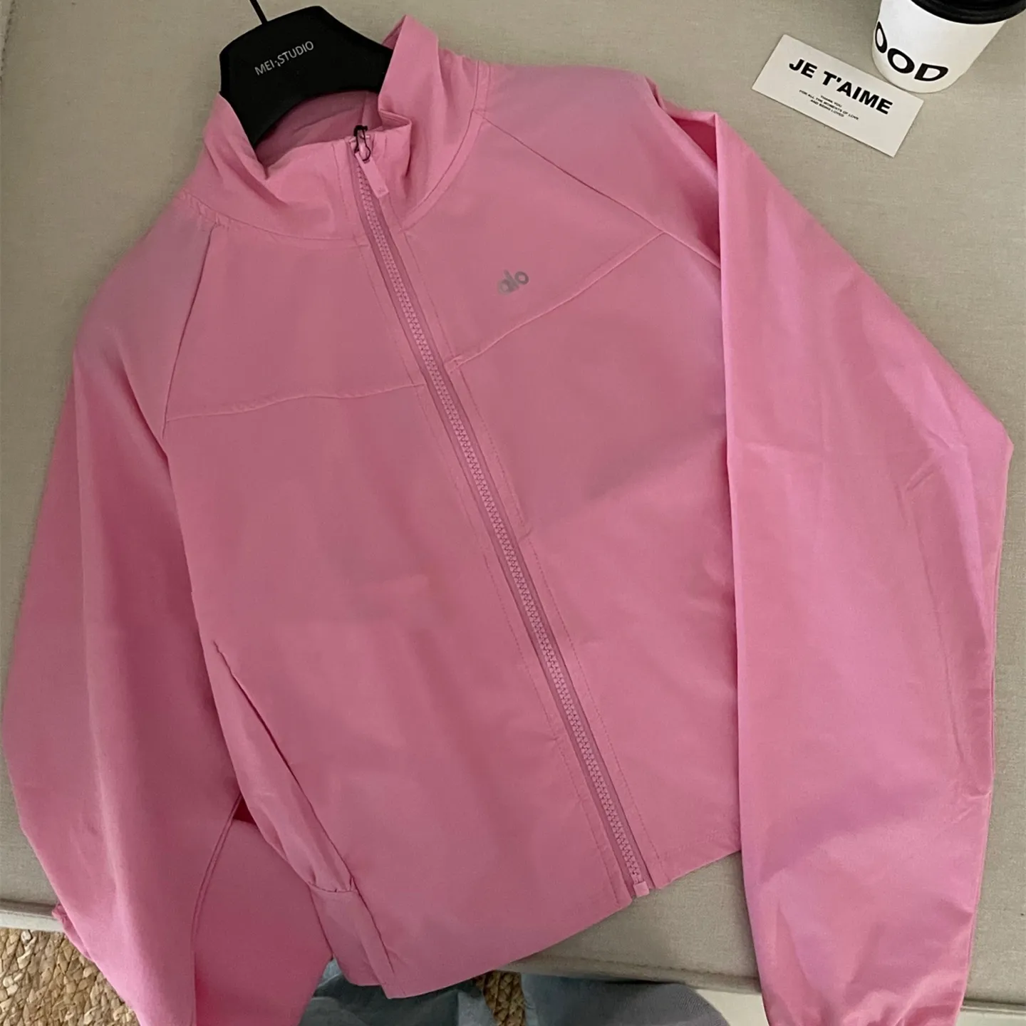 『S-L』テニス風 クール フィットカット 軽量 通気性生地 UVカット シルエット強調 アウター