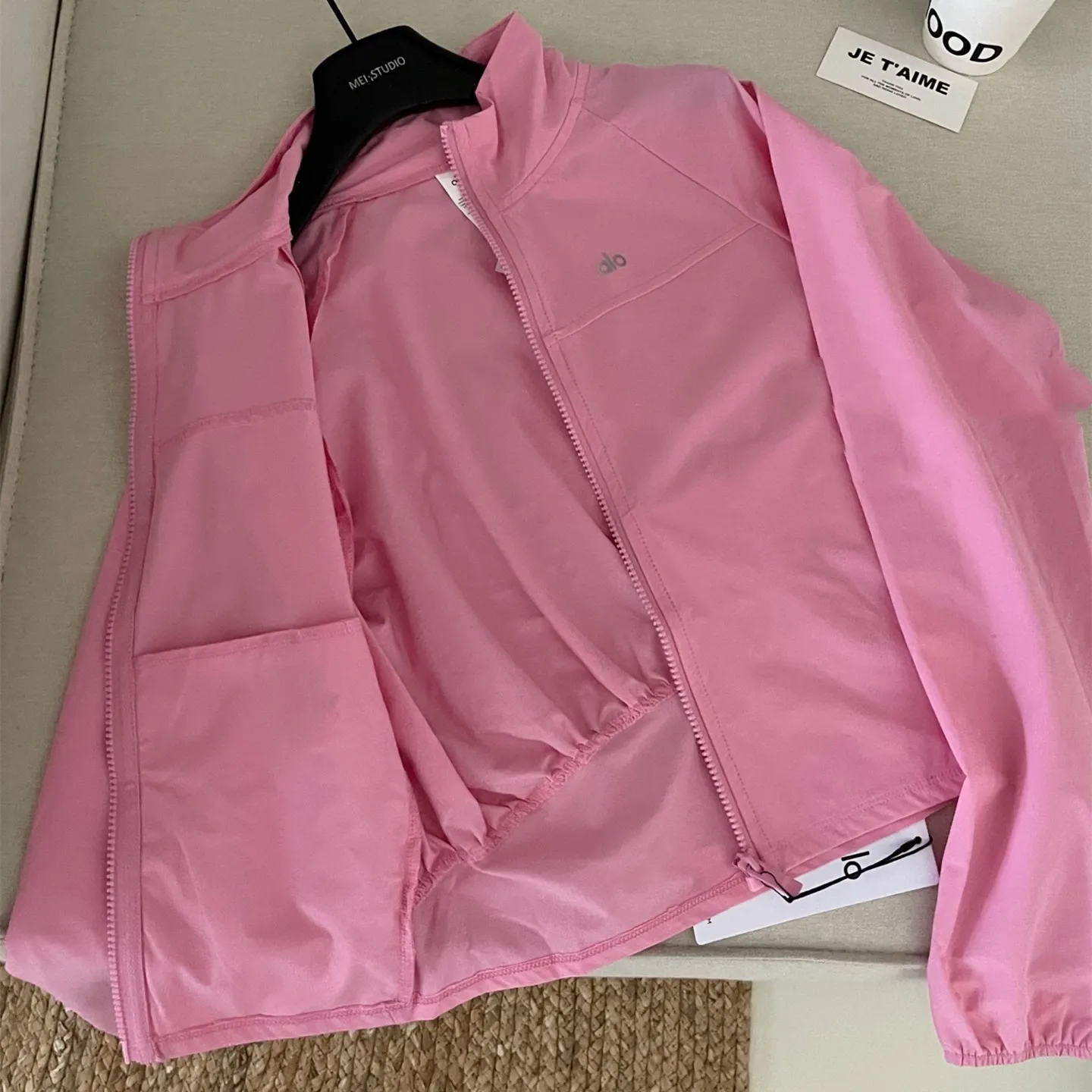 『S-L』テニス風 クール フィットカット 軽量 通気性生地 UVカット シルエット強調 アウター