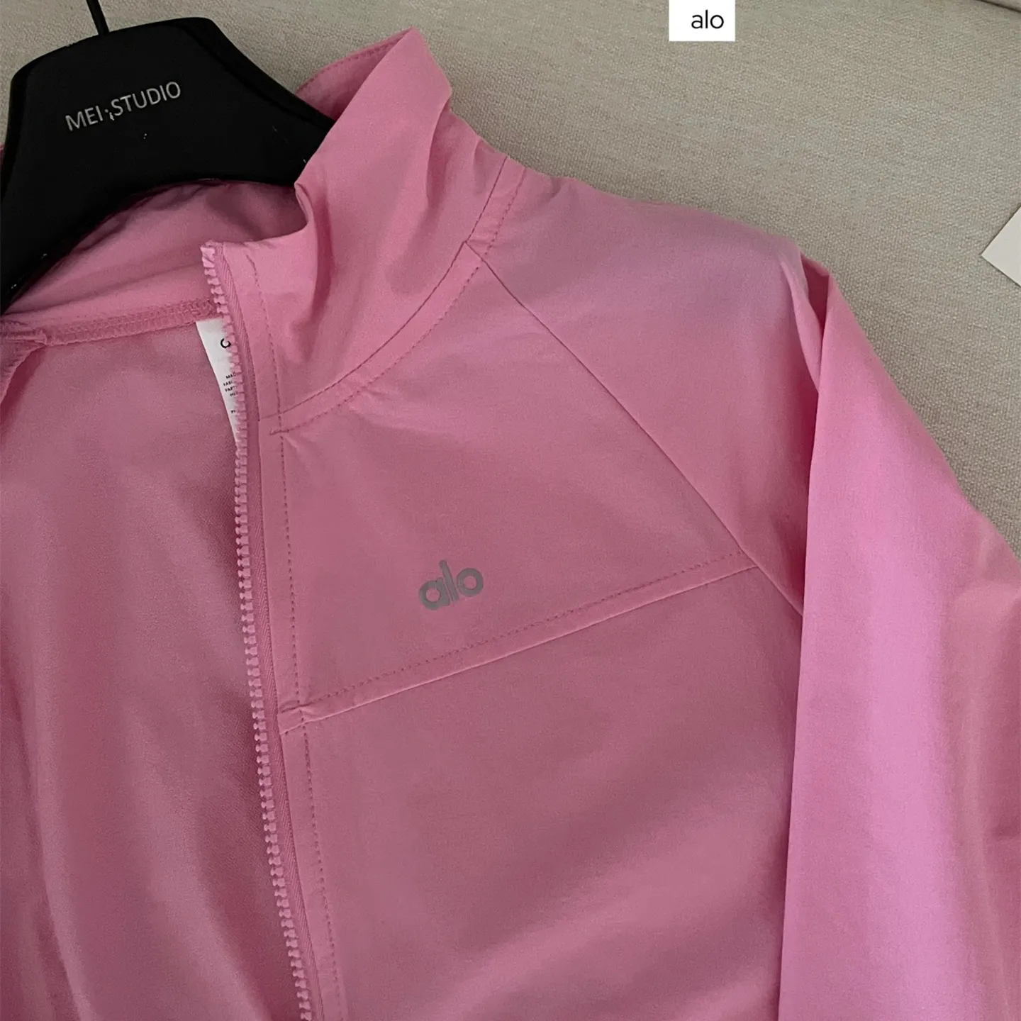 『S-L』テニス風 クール フィットカット 軽量 通気性生地 UVカット シルエット強調 アウター