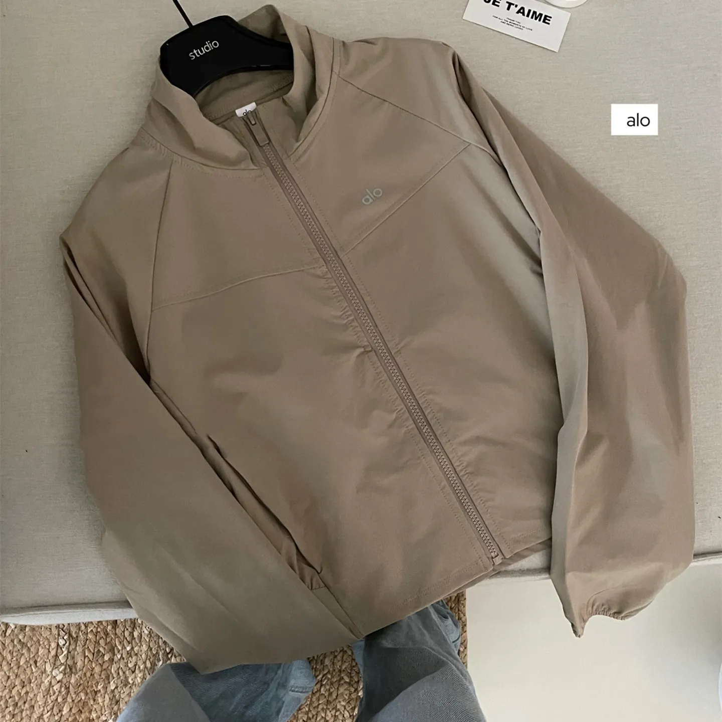 『S-L』テニス風 クール フィットカット 軽量 通気性生地 UVカット シルエット強調 アウター