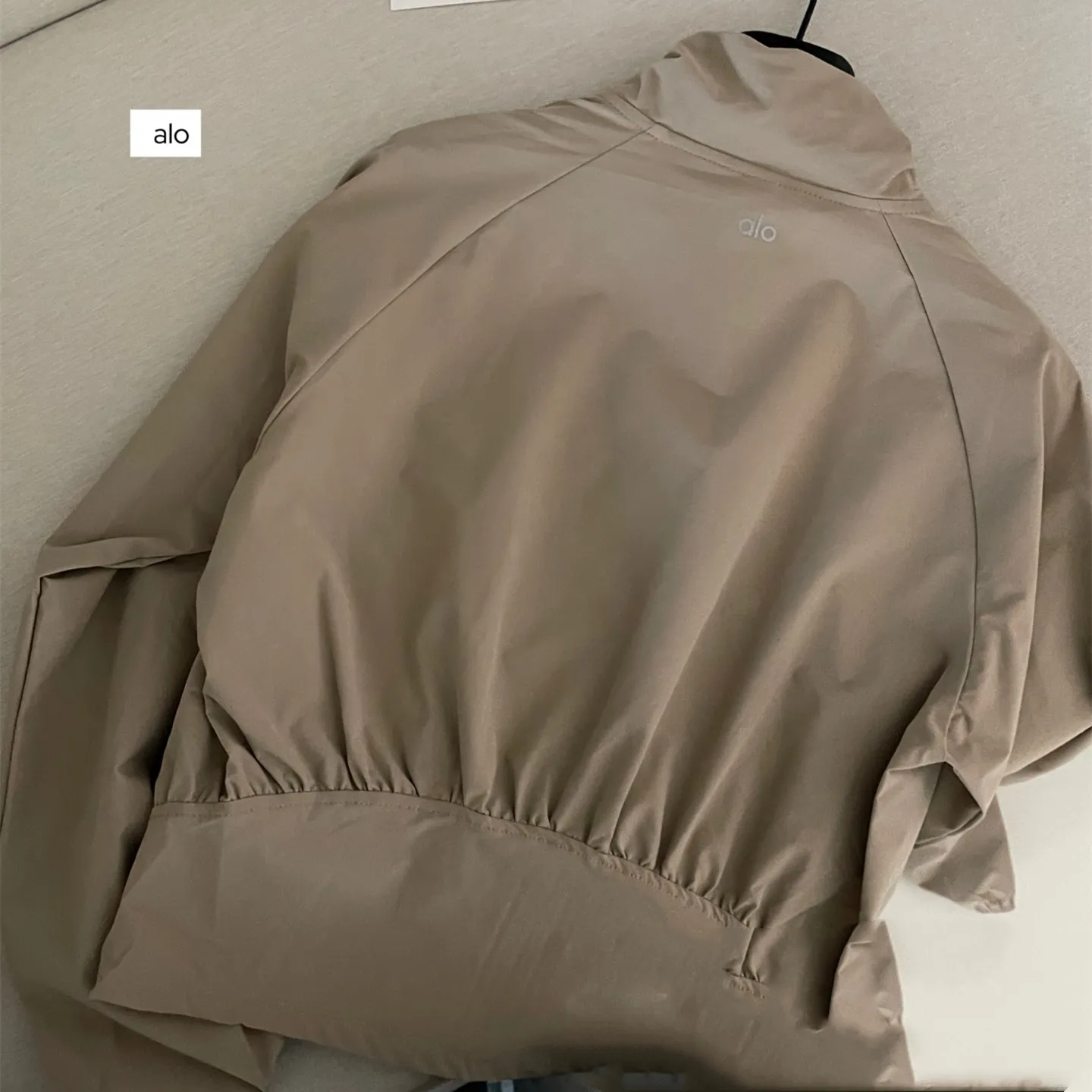 『S-L』テニス風 クール フィットカット 軽量 通気性生地 UVカット シルエット強調 アウター