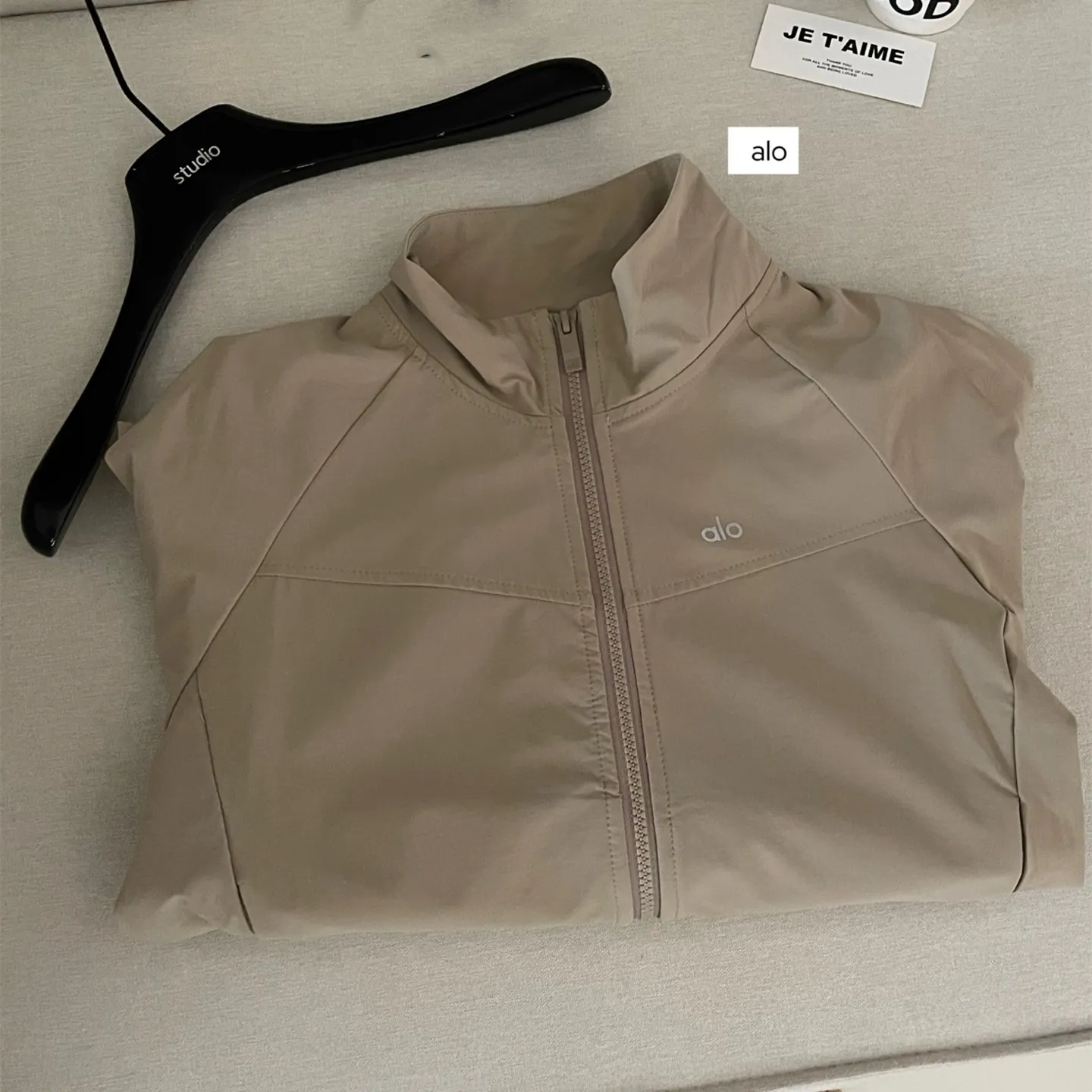 『S-L』テニス風 クール フィットカット 軽量 通気性生地 UVカット シルエット強調 アウター