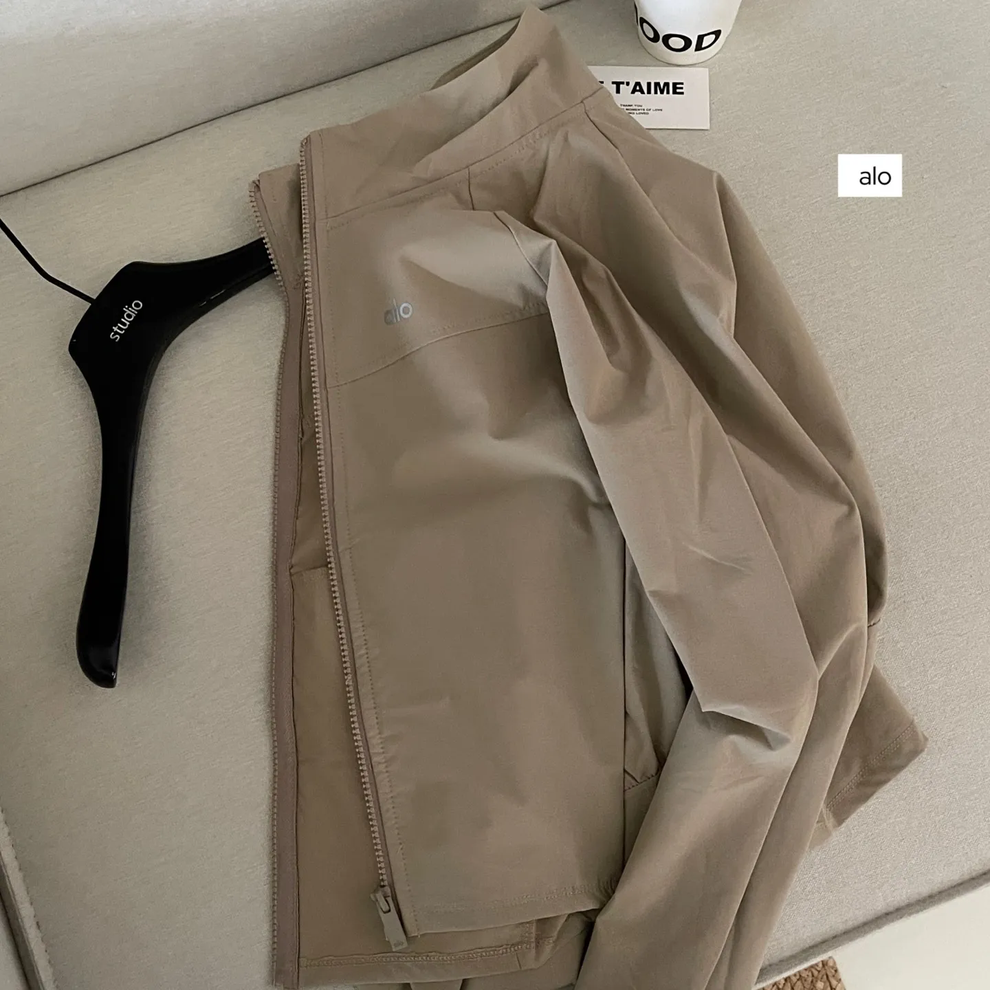 『S-L』テニス風 クール フィットカット 軽量 通気性生地 UVカット シルエット強調 アウター
