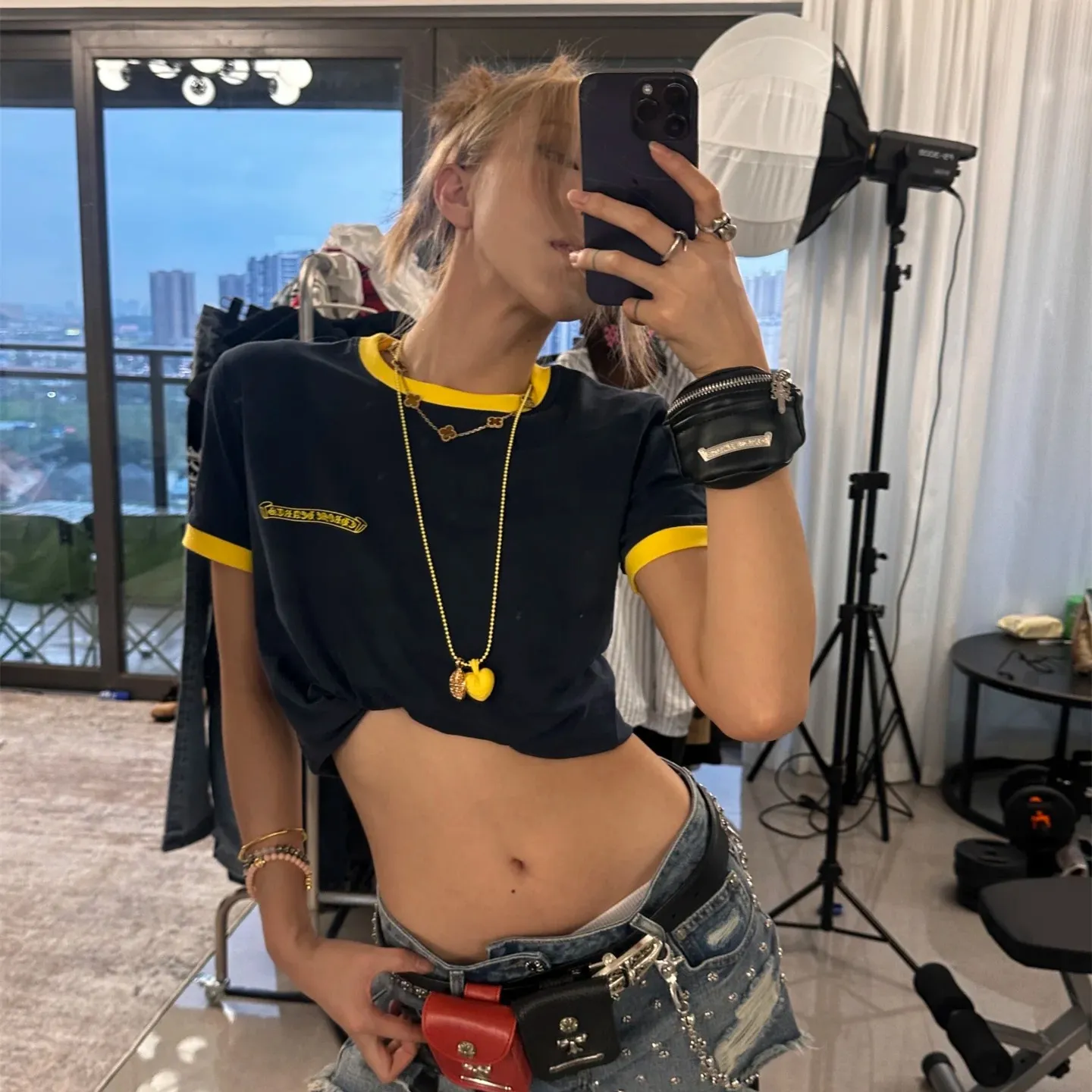 『S-L』トレンドアイテム 通気性 おしゃれ ネイビー イエローロゴ 半袖 Tシャツ