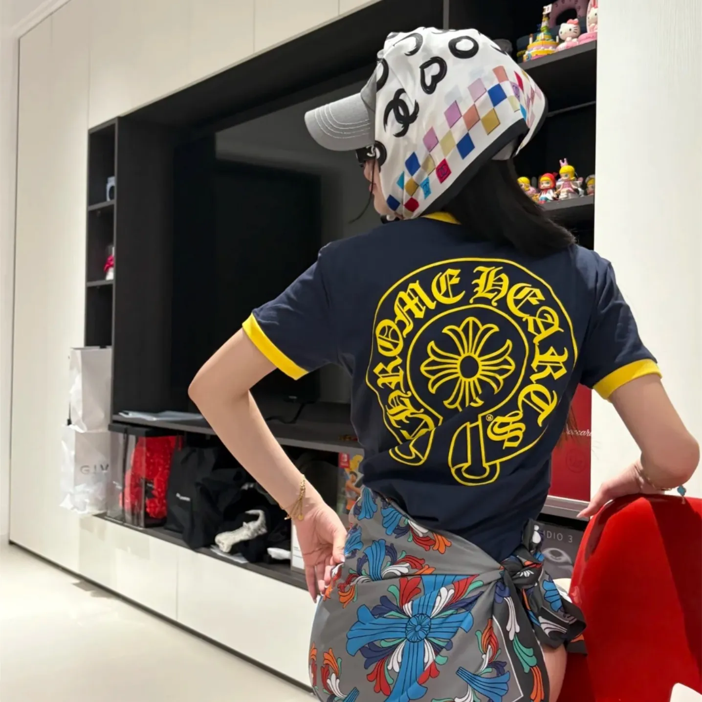 『S-L』トレンドアイテム 通気性 おしゃれ ネイビー イエローロゴ 半袖 Tシャツ