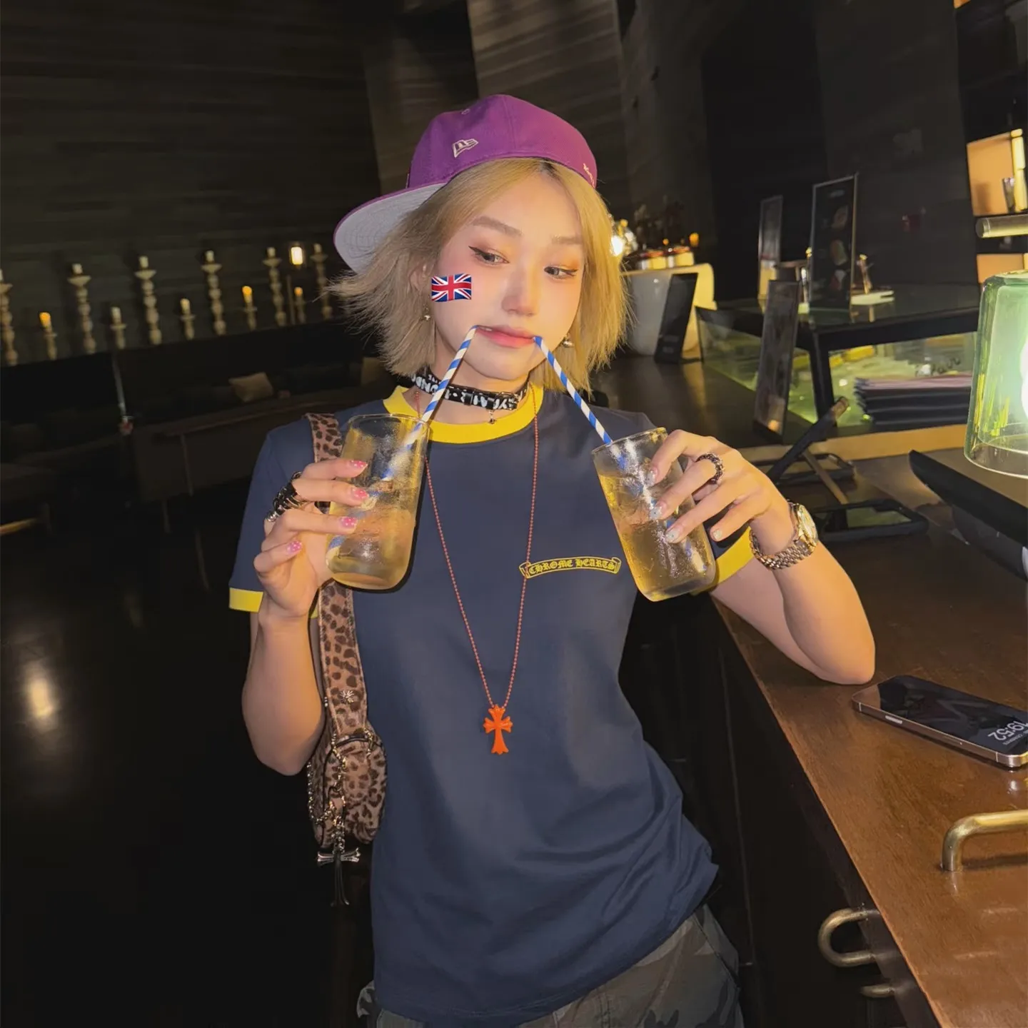 『S-L』トレンドアイテム 通気性 おしゃれ ネイビー イエローロゴ 半袖 Tシャツ