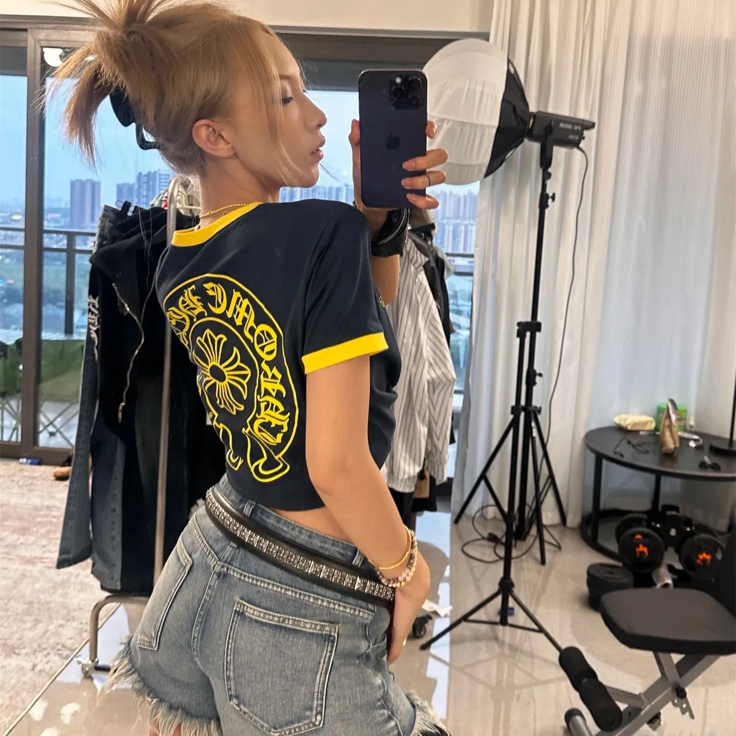 『S-L』トレンドアイテム 通気性 おしゃれ ネイビー イエローロゴ 半袖 Tシャツ