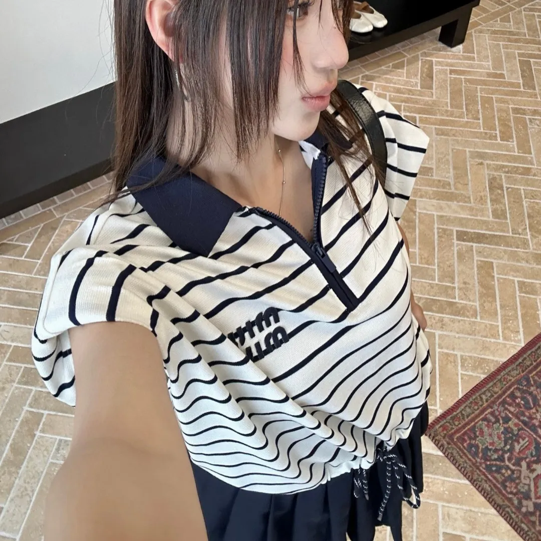 『S-L』大人の定番 今季も大流行  フェミニン  シンプル 折り襟 ノースリーブ 2カラー Ｔシャツ
