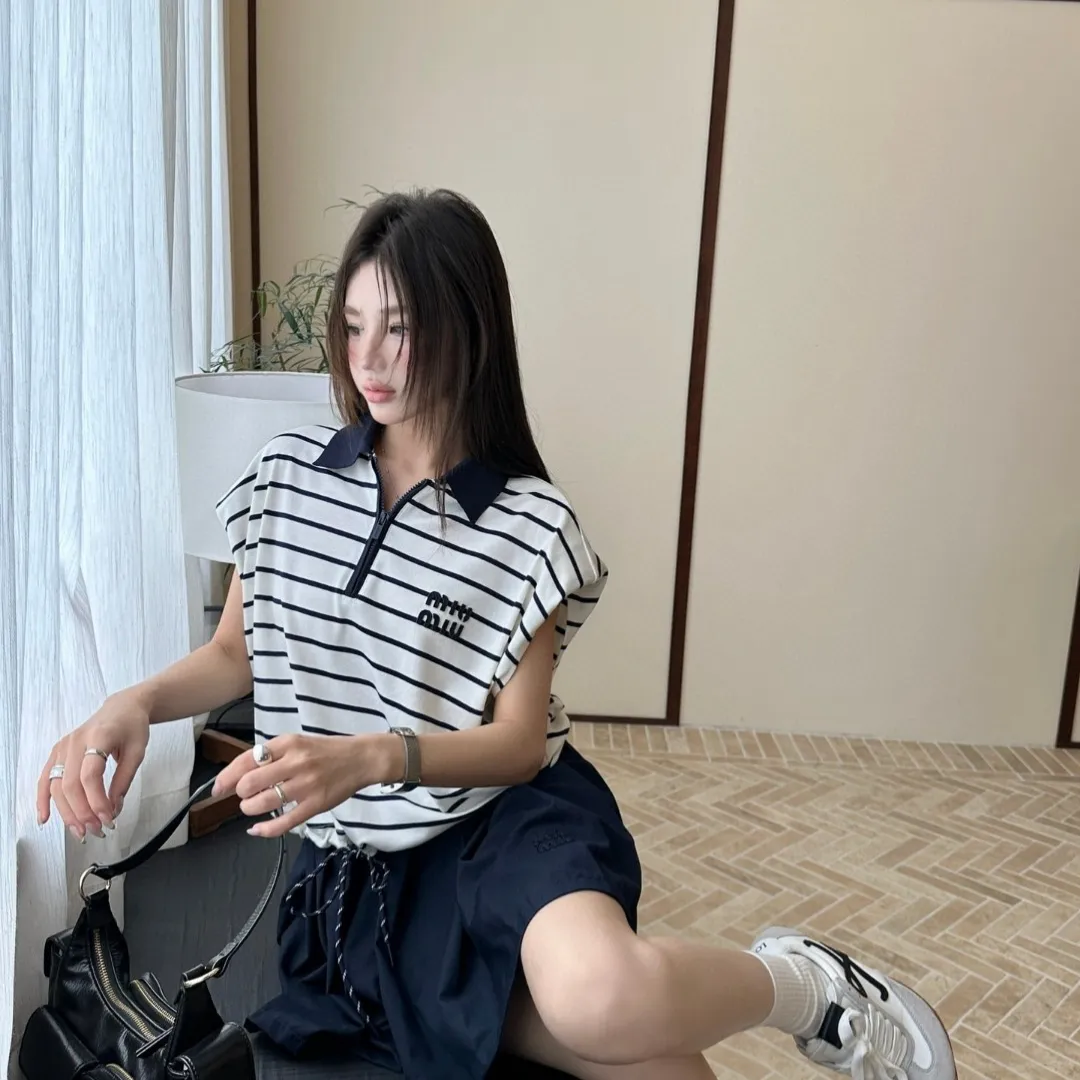 『S-L』大人の定番 今季も大流行  フェミニン  シンプル 折り襟 ノースリーブ 2カラー Ｔシャツ